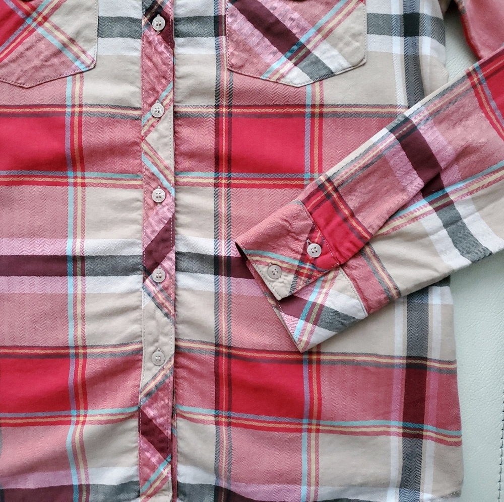 2/40$ Guess nice plaid pink button-down shirt - Picture 4 of 9